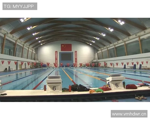 蝶泳技巧提升与体能训练相结合的全方位训练方法解析 蝶泳技巧提升与体能训练相结合的全方位训练方法解析